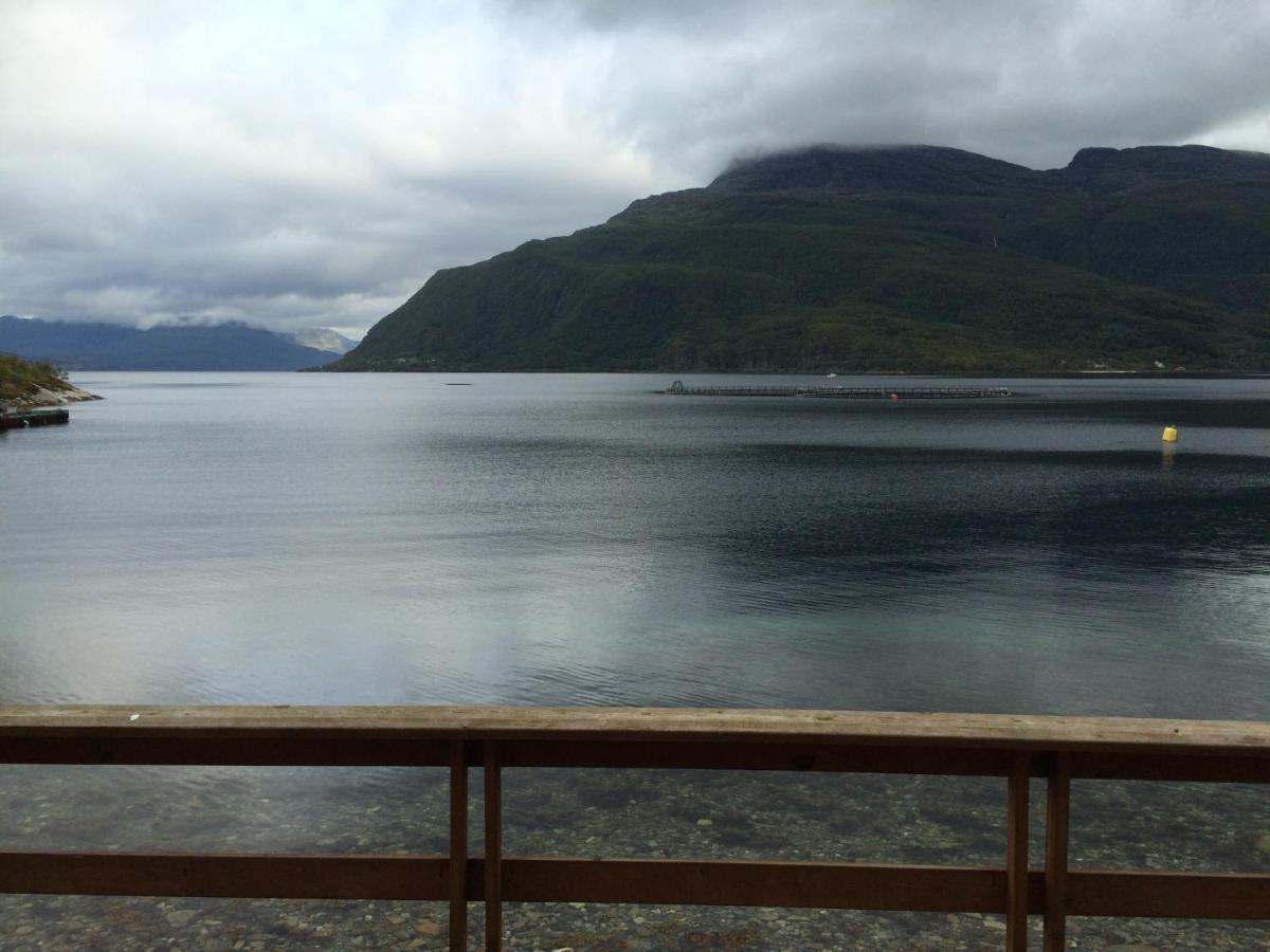 ホテル Elvegard Fjordcamp Grov エクステリア 写真