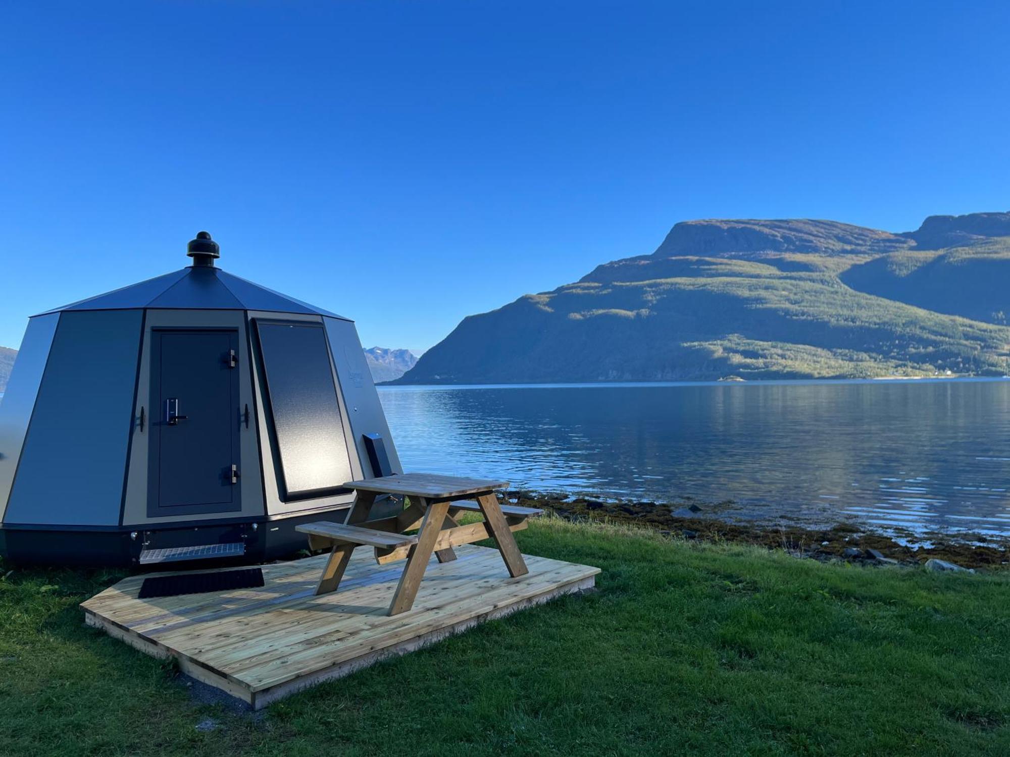 ホテル Elvegard Fjordcamp Grov エクステリア 写真